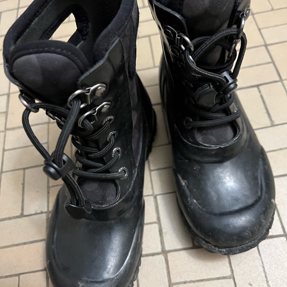Bogs, waterproof, lace up, Sidney for boys and girls.
